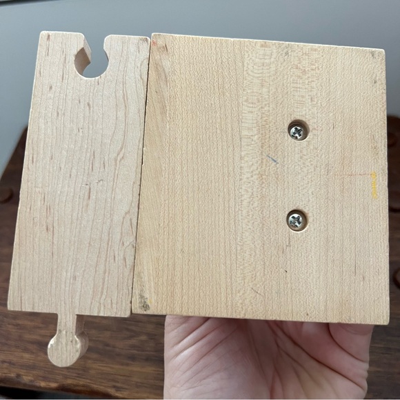 Thomas & Friends Wooden Railway Sodor Yellow Water Tower + Magnetic Track Piece - Picture 4 of 4